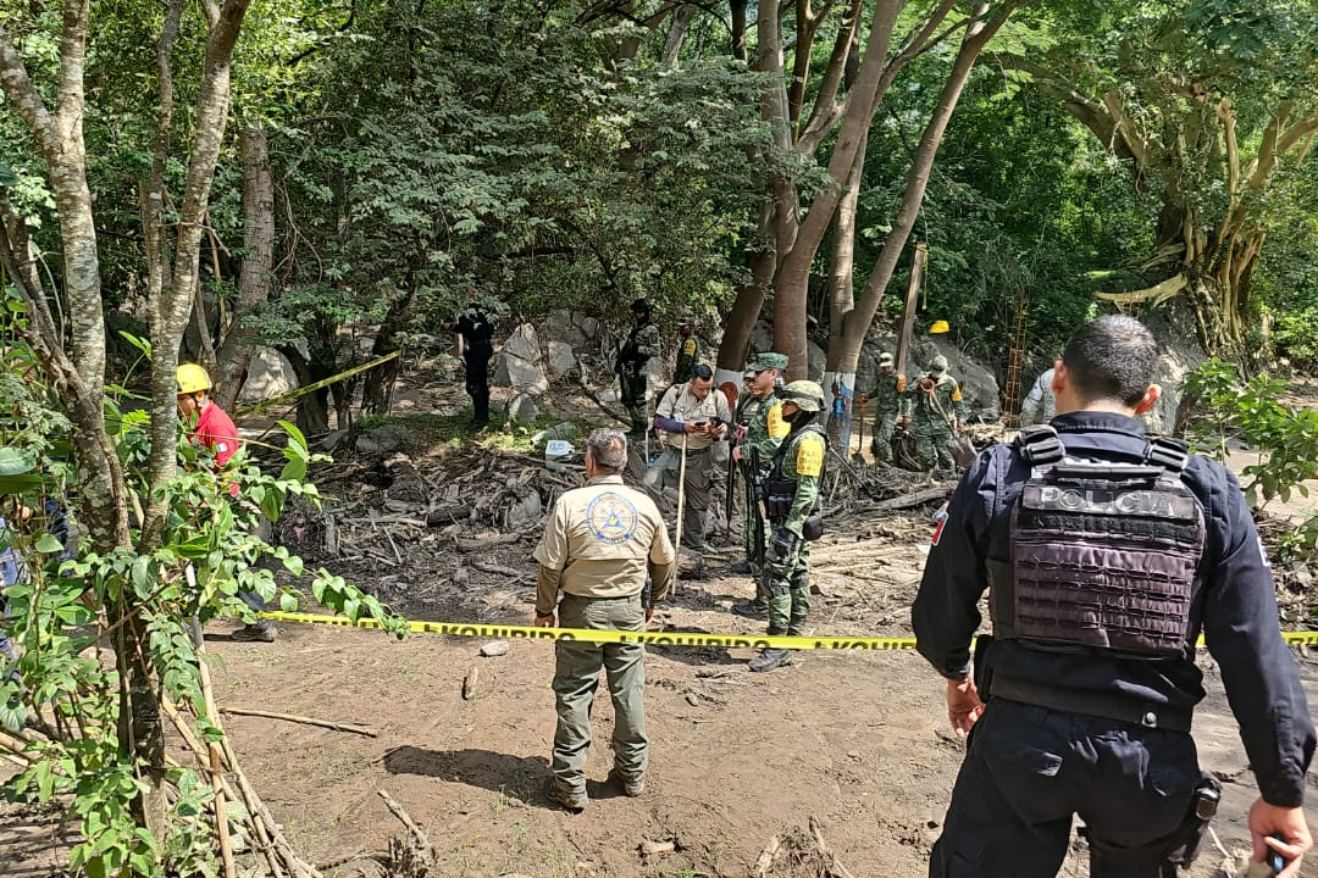 El cuerpo de la mujer fue hallado en Paso de las Vacas, una ubicación cercana al arroyo, a aproximadamente 3 kilómetros de la comunidad de El Jalocote, donde las labores de búsqueda estaban en marcha para encontrar a las dos personas desaparecidas.