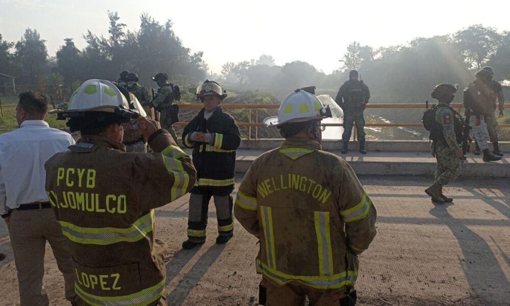 Controlan fuga de combustible en ducto de Pemex en Tlajomulco