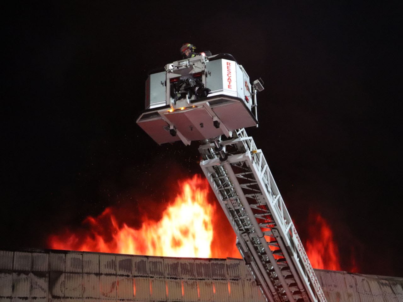 City Club Cordilleras sufre incendio; autoridades investigan causas