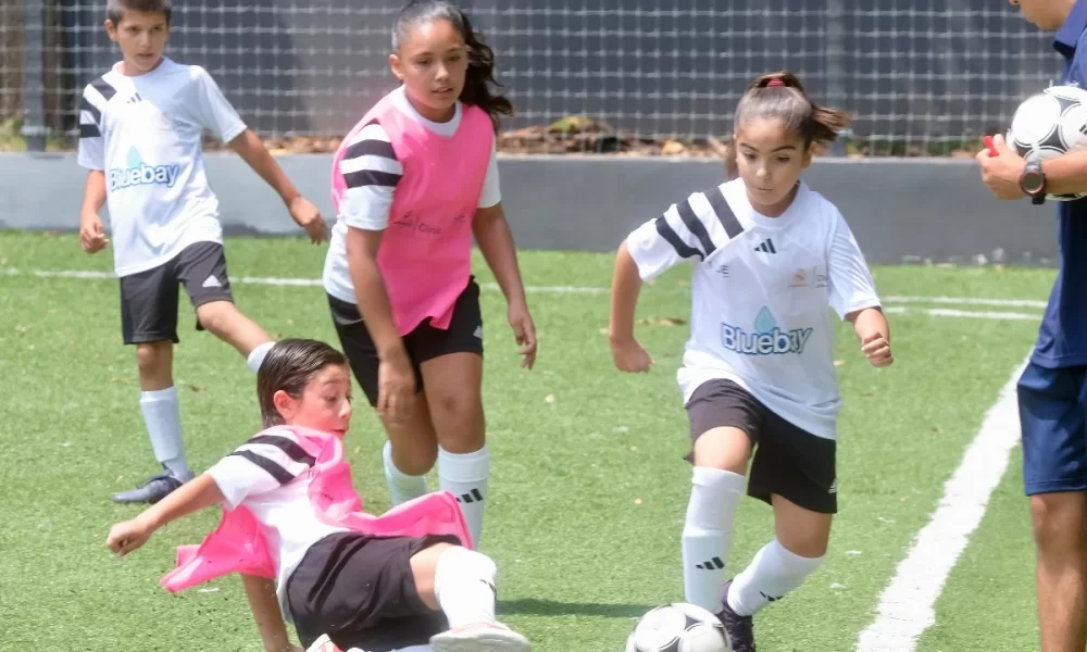 Clínica de Futbol de Real Madrid prepara a niños jaliscienses