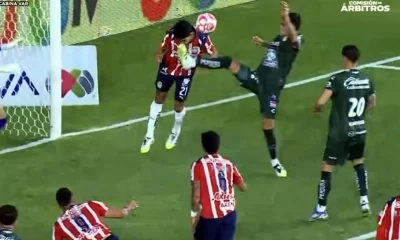La falta que no se marcó ante Chivas por los árbitros