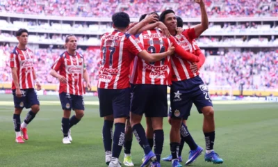 Chivas gana, gusta y golea al Santos Laguna