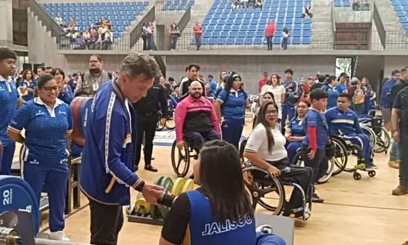 Entregan 5.8 mdp en equipo para deporte adaptado