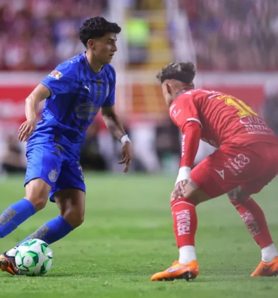 Chivas empata sin goles y deja el liderato en suspenso