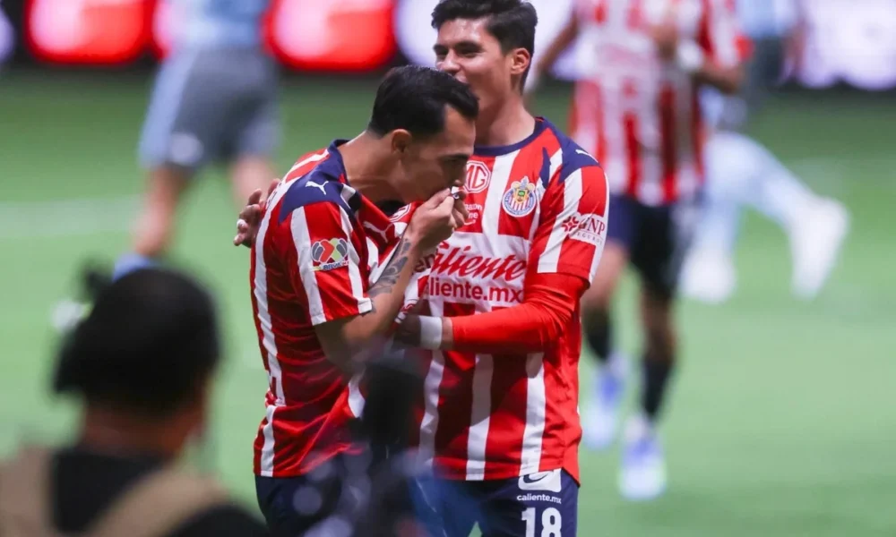 Chivas aplasta al Puebla 5-0