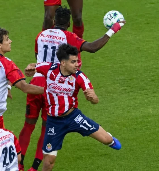 Polémico arbitraje en el Chivas-Xolos