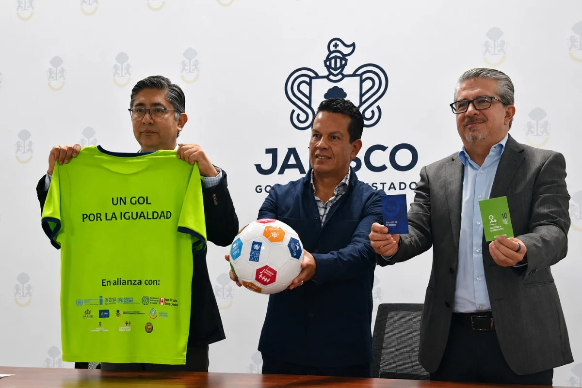 "Mundialito: la pelota no tiene fronteras"