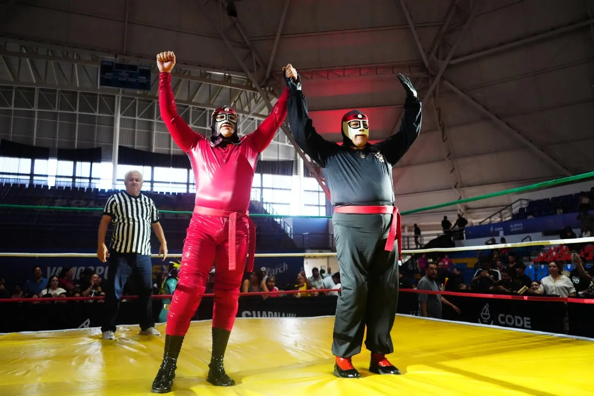 Octagón demuestra que sigue siendo el "Amo de los Ocho Ángulos"