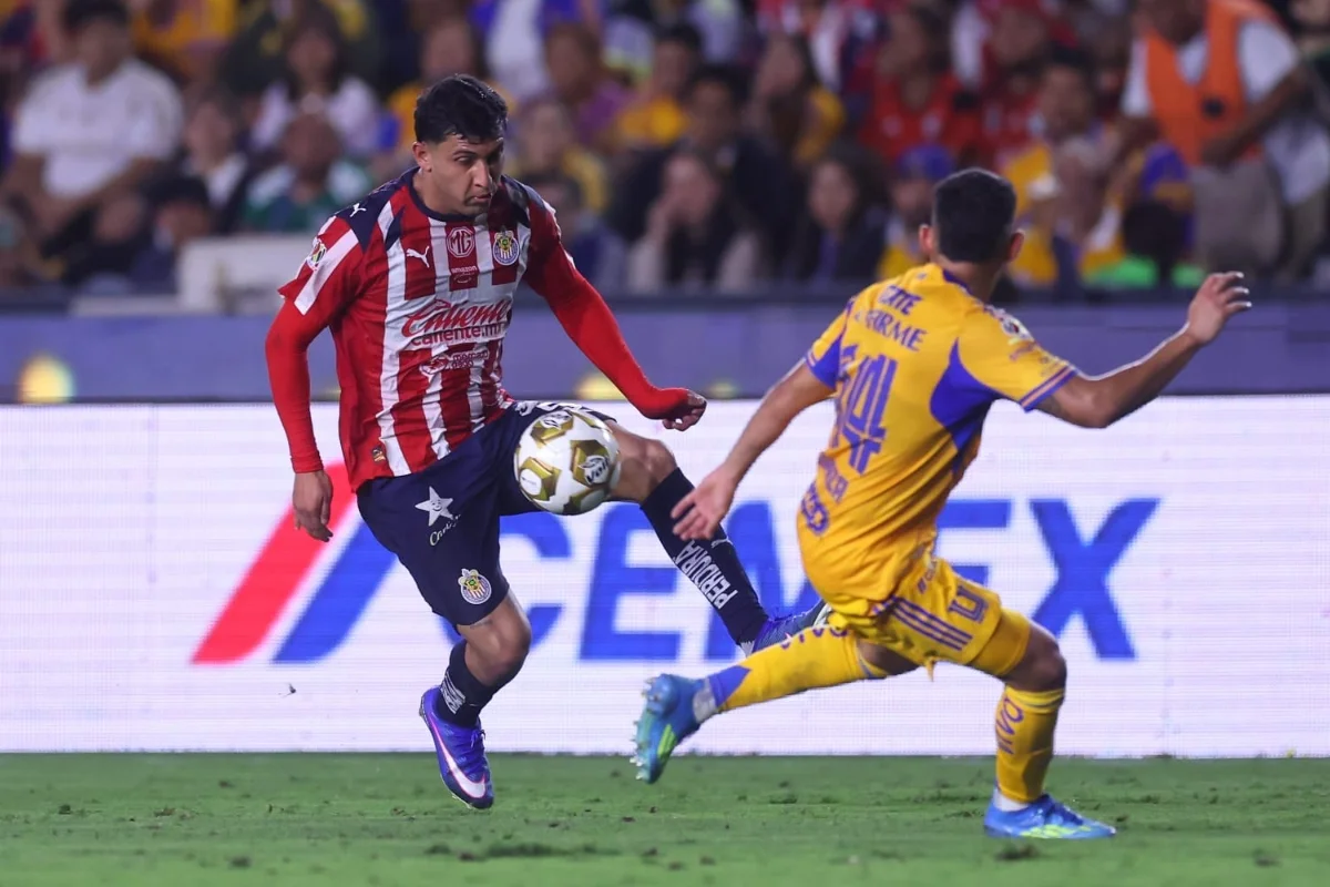Tigres se impone 3-1 a Chivas en la Ida