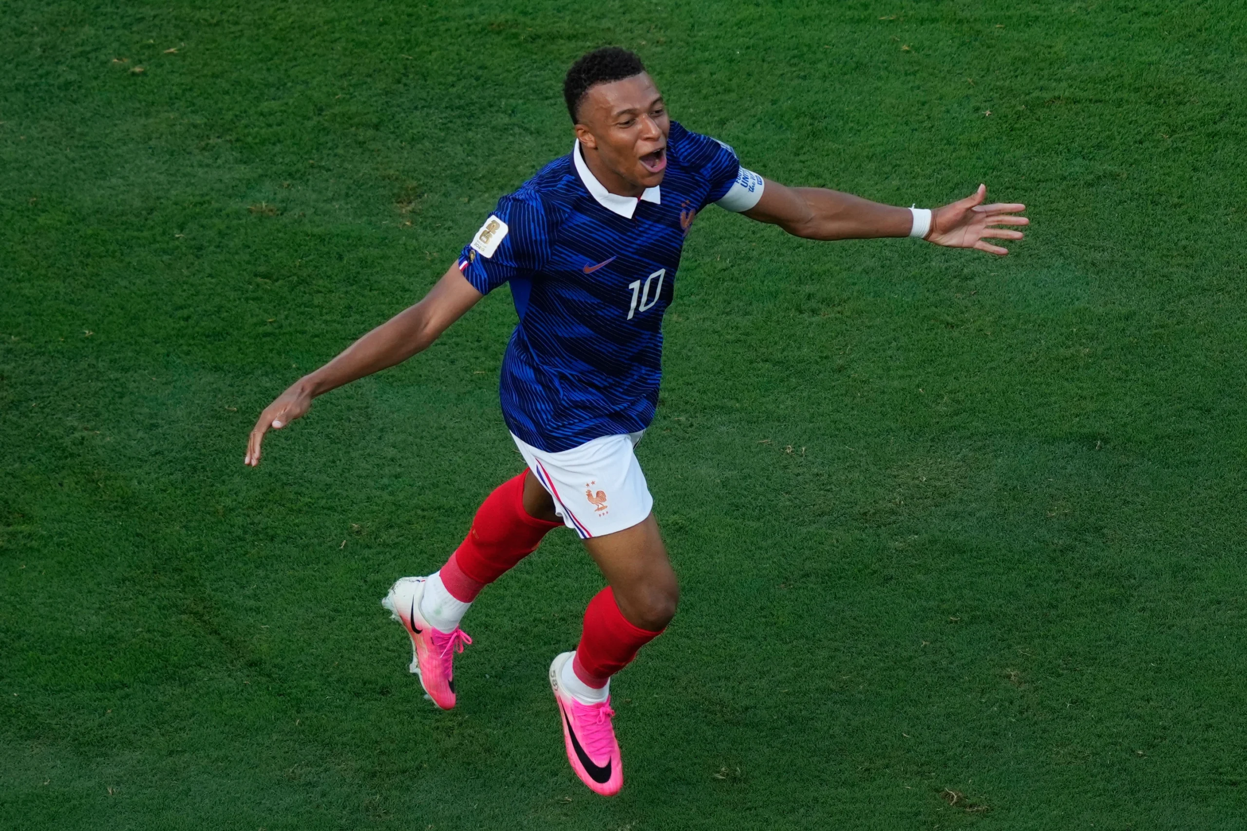 Mbappé anota dos goles y empata con Messi como máximo goleador del Mundial con 6 tantos