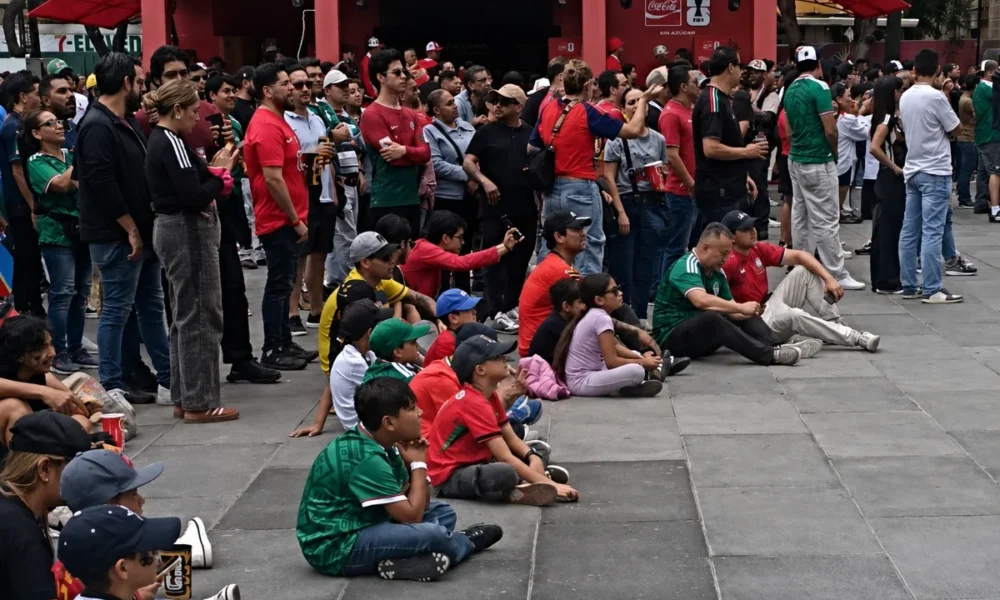 Se hacen la pinta para ver al "Bicho"