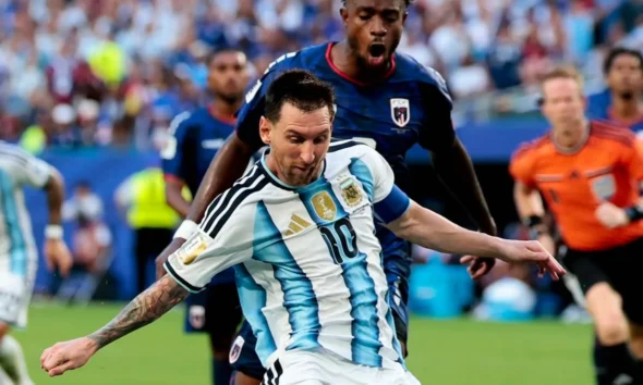 Argentina sufre, pero elimina a Cabo Verde en un partidazo