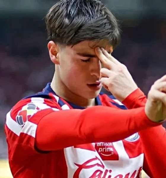 Es oficial: Armando "La Hormiga" González deja a Chivas para fichar con el Olympiacos