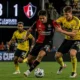 Jugadores de Atlas disputan el balón contra Columbus Crew durante su debut en la Leagues Cup 2026.