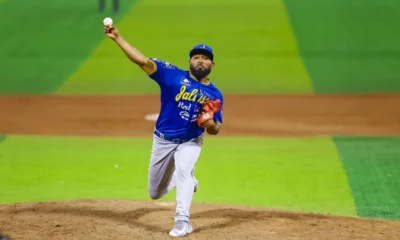 Jugadores de Charros de Jalisco celebran una carrera durante el triunfo ante Dorados de Chihuahua.