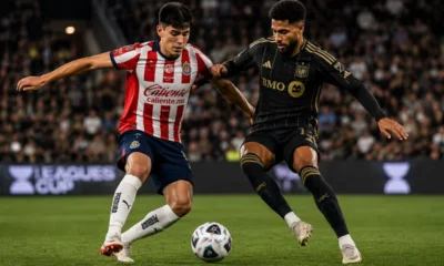 Roberto Alvarado disputa el balón durante el partido entre Chivas y LAFC en la Leagues Cup 2026.
