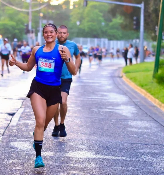 Corredoras y corredores participan en la segunda edición de Corre La Milla 2026 sobre avenida Patria, en Zapopan.