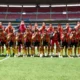 Jugadores de Leones Negros protestan por el regreso del ascenso y descenso durante el partido ante Piratas FC