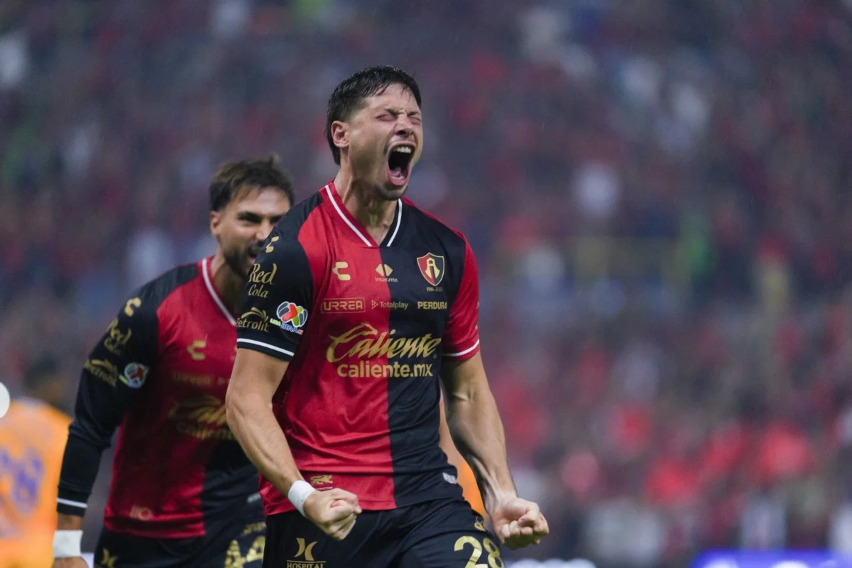 Jugadores del Atlas durante un partido del Apertura 2026 en el Estadio Jalisco.