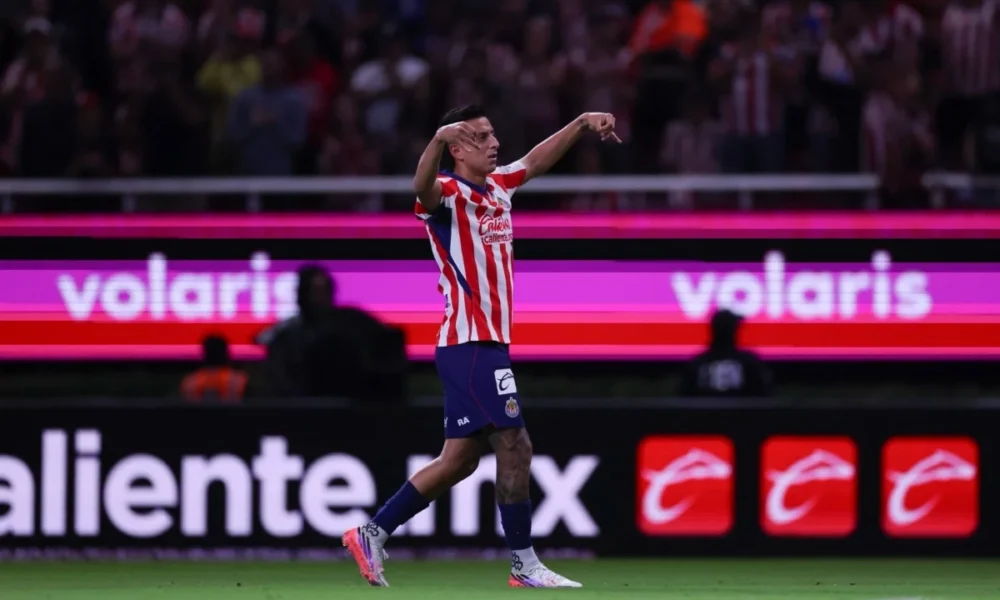 Jugadores de Chivas durante un partido del Apertura 2026 de la Liga MX.