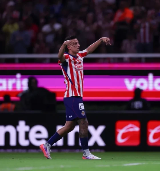 Jugadores de Chivas durante un partido del Apertura 2026 de la Liga MX.