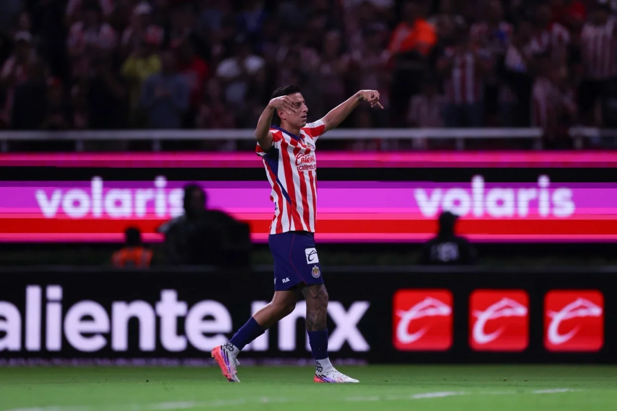 Jugadores de Chivas durante un partido del Apertura 2026 de la Liga MX.