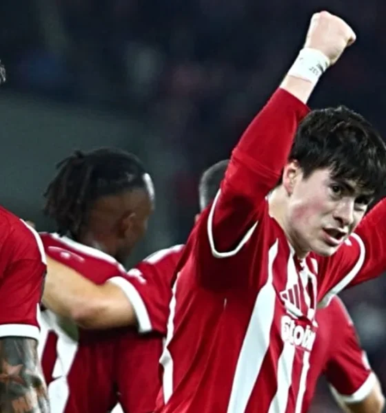 Armando La Hormiga González celebra su gol con Olympiacos en la Europa League