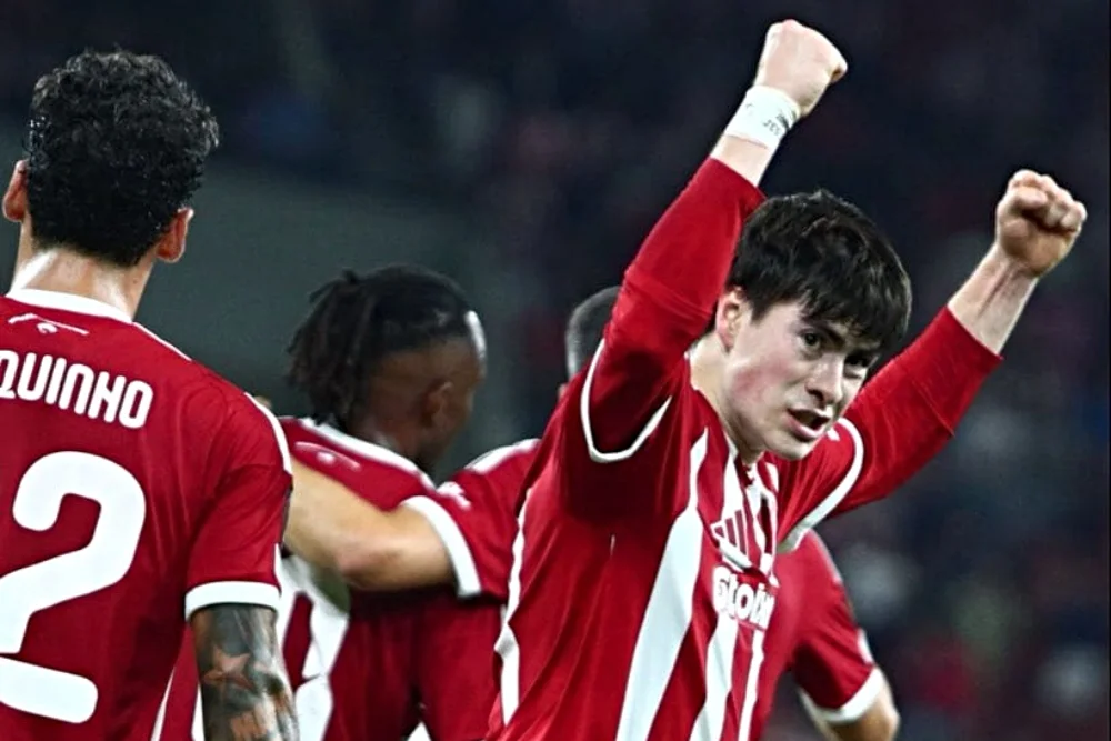 Armando La Hormiga González celebra su gol con Olympiacos en la Europa League