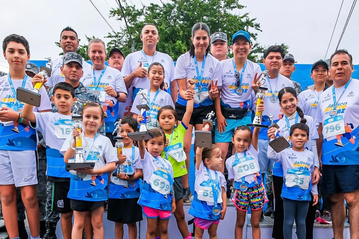 Corredores participan en Jalisco Corre por la Paz en Guadalajara