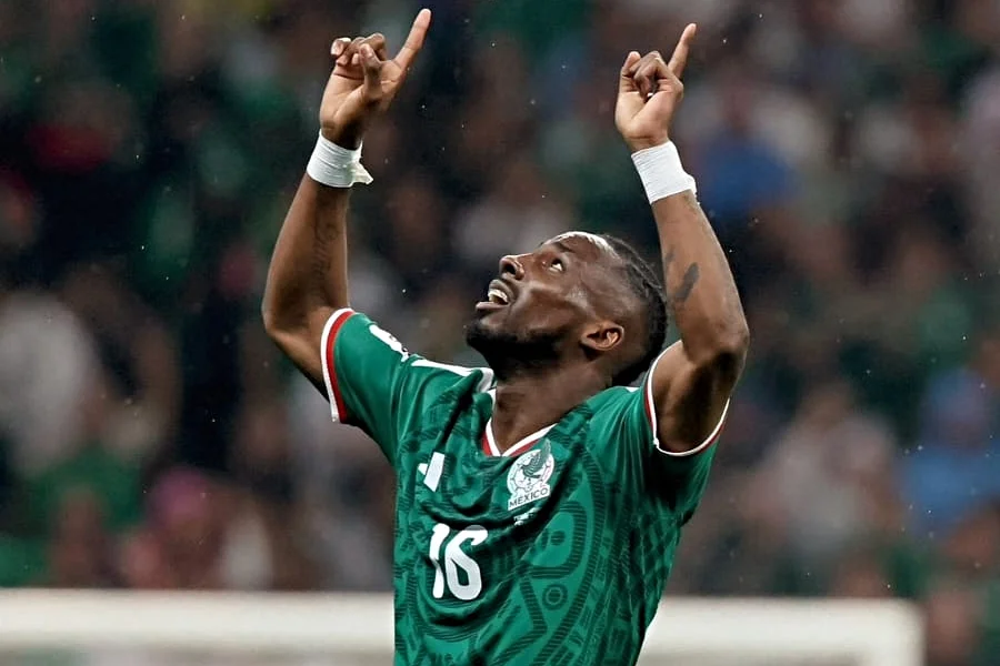 Julián Quiñones con la Selección Mexicana durante el Mundial 2026