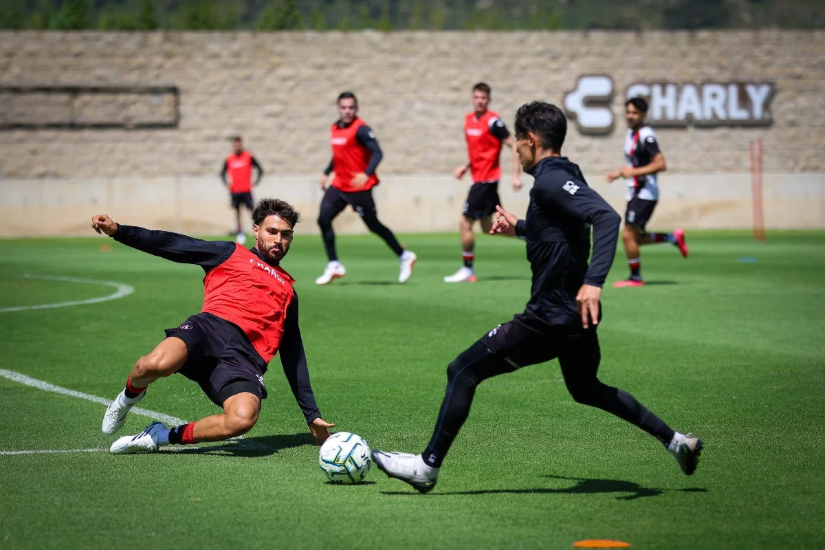 Jugadores de Atlas previo al partido contra Xolos de Tijuana en el Apertura 2026