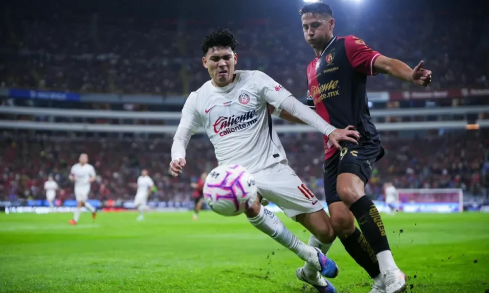 Atlas y Chivas empataron 1-1 en una intensa edición del Clásico Tapatío disputada en el Estadio Jalisco.